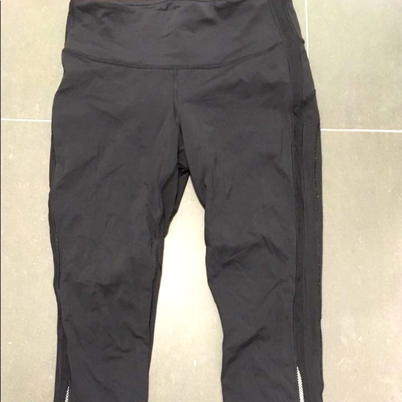 Lululemon black crops - Picture 1 of 5
